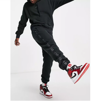 Штани Nike Sportswear Therma-FIT Fleece Pants DO2619-010, S
