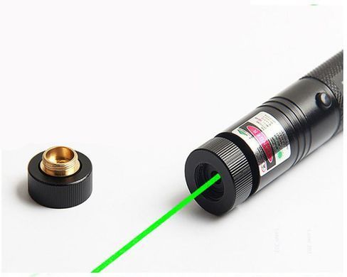 Лазер, лазерная указка Laser 303 Black с перезаряжаемым аккумулятором 18650, зарядником в подарочной коробке, Зеленый